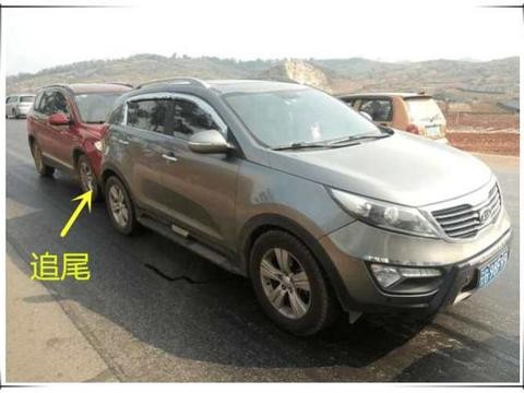 哈弗H6追尾韩系起亚,挪车后哈弗车主欣喜若狂：不愧是国产骄傲