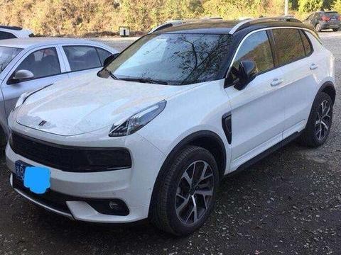 浙江首台领克01交付, 白色车身加黑色车顶, 车主: 比途观有面子