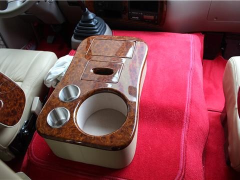 丰田考斯特车身曲线流畅展现丰田考斯特之美