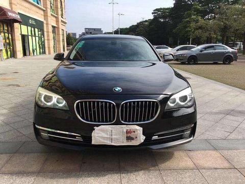 宝马740落地价136万, 如今仅售29万, 车主: 车身稳重开起来不浮躁