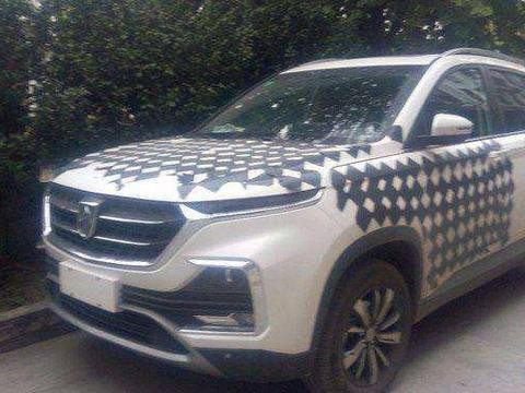 小区内偶遇宝骏530, 帅到掉渣, 7.2万起吉利哈弗危险了