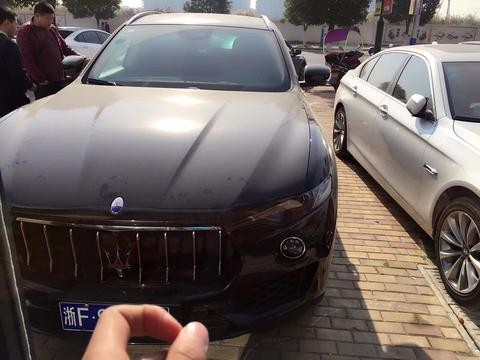 70万入手玛莎拉蒂Levante, 车主说车钥匙跟电瓶车的一模一样
