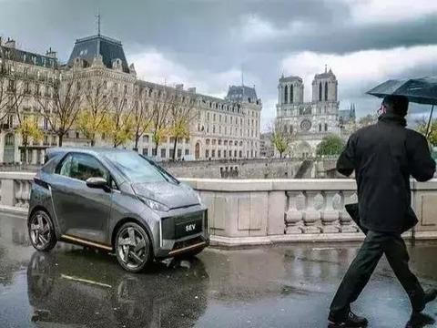 这样小而精的时尚电动车，我可以一口气买四台停车库