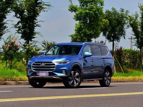 25万买了个国产车，身边人都说他疯了，上车后直接看傻！