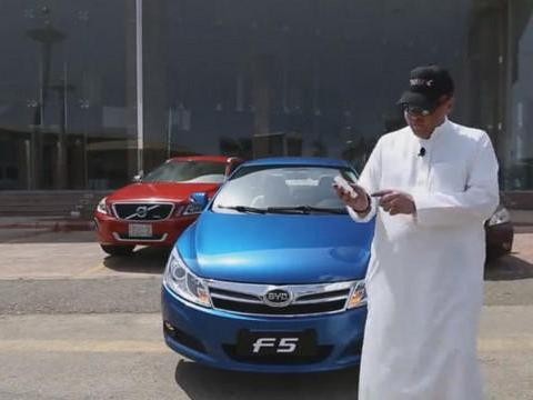 土豪炫耀刚买不久的比亚迪，上车后满脸懵，按钮全是汉字看不懂