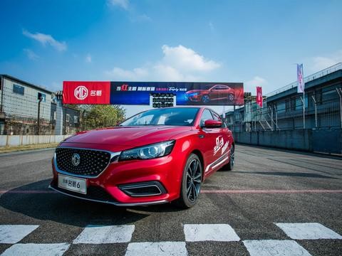 全国首批新车交付现场直接下赛道！比思域便宜的它却秒杀思域