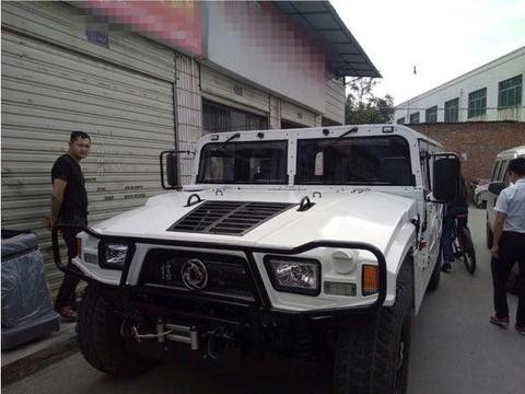 80万提国内首辆白色东风猛士，挂蓝牌很帅气，颜值比悍马还高