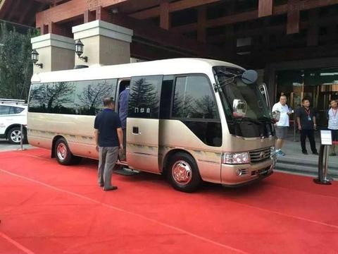 一款能打胜仗的指挥车，丰田考斯特 竟成大巴车的标杆，这是为何