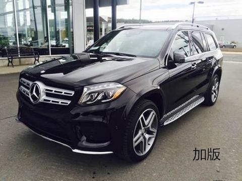 18款奔驰GLS450拥有家族化的外观设计，延续沉稳大气的设计理念