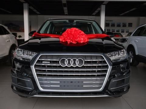 2017款奥迪Q7 3.0T四驱 汽油版 7座，0-100km/h加速5.5秒！