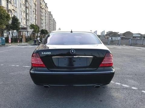 十多万买来二手的奔驰S600，上路不到一周，车主直言开不起