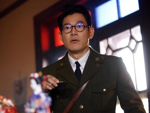 他因在中国演日本军人，回国后被打出日本，为人低调出门只开它！