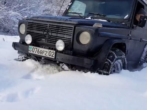 奔驰G级深雪越野，怒吼吧！