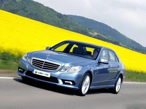 凌途X6智能后视镜让奔驰E级经典延续