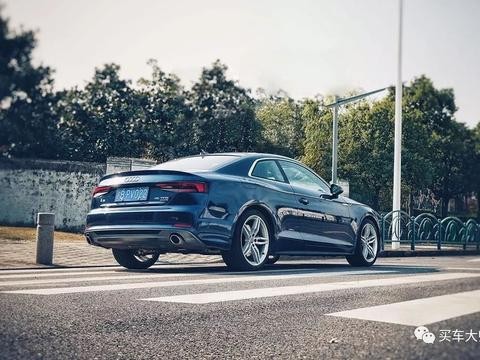 百公里加速5.8s 奥迪A5开起来就像是在看刘亦菲演的电影