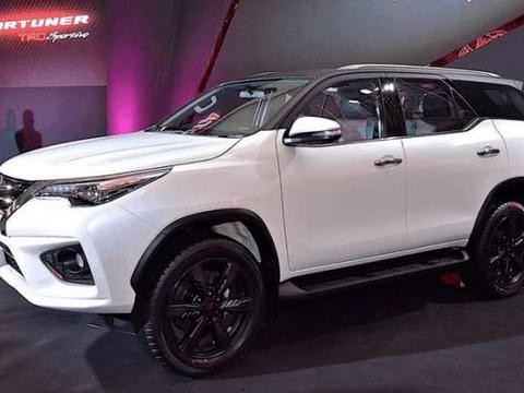 这款丰田黑马, 比汉兰达大一圈, 比霸道动力足, 非承载车身