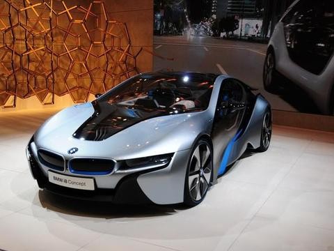 纯电比混动跑更快！宝马首台纯电续航超600km，特斯拉尴尬了