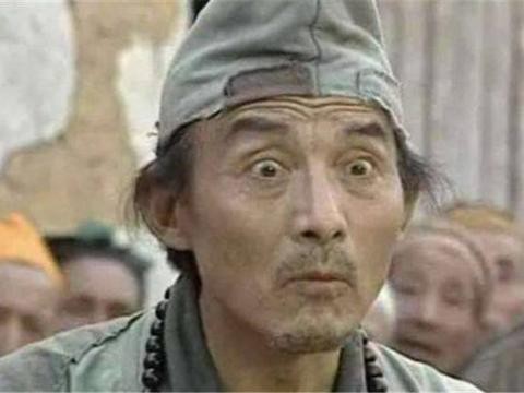 同样演济公，一个得罪人被雪藏20年，另一个开百万豪车出行！