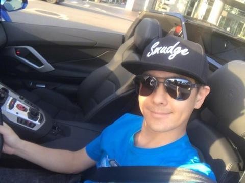 林志颖再添豪车，可儿子Kimi却连车都上不去！