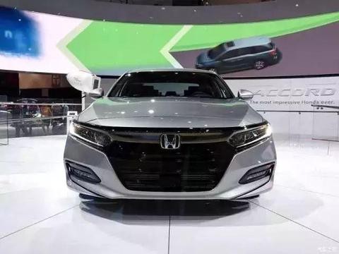 第十代雅阁来袭，外观大气，内饰漂亮，完胜九代