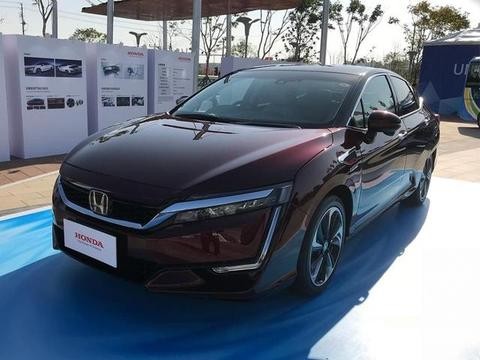 这新能源车，750公里的续航里程，三分钟就能充满，特斯拉危险了