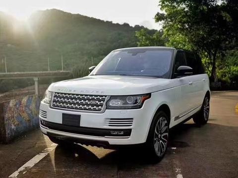 60多万买辆15年的路虎揽胜加长行政版5.0SC，跳舞大妈却不淡定了