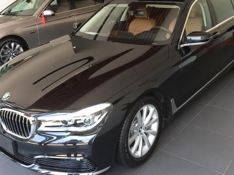 武汉小伙花102万买辆全新宝马740: 大年初十提车欣喜万分