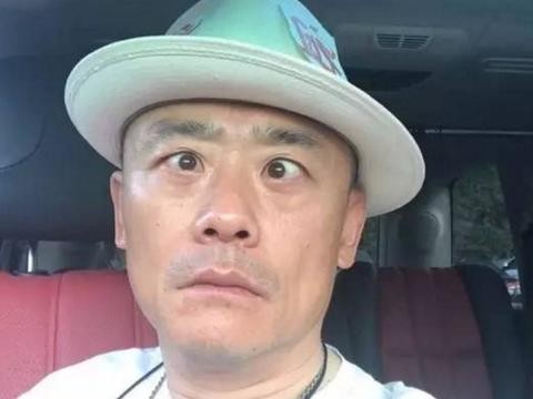 周立波在美国逍遥过在国内，这在国内买不到的限量豪车被他拿下