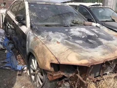 男子花7000元买了一台火烧红旗H7，修好后却无法上牌照