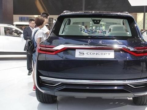 国产红旗强悍SUV，谁说比不上国外的，这大哥的风范没谁了！