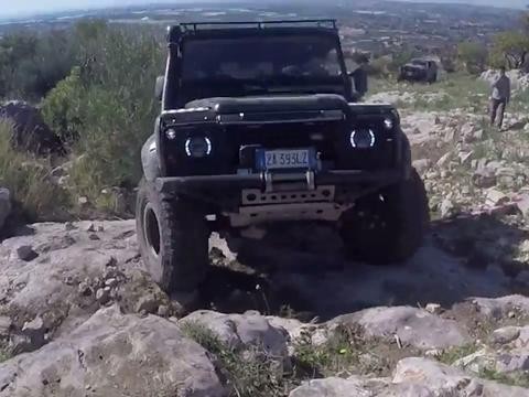 路虎卫士、丰田KZJ70实战高难度越野