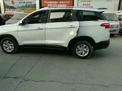 刚买的新车还没挂牌，车钱花了才6万，开一次车门就花了40万