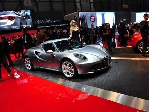 别说宝马小跑不行，连法拉利也怵它三分，日系小跑叫它祖师爷