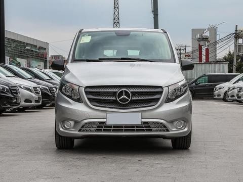 30万的奔驰车，仅配两个气囊，收音机都没有，但买的人却还真不少