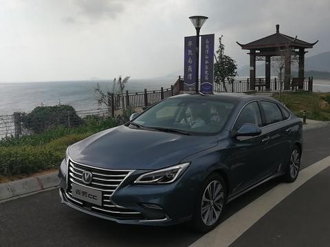 宋楠：详评长安睿骋CC独特配置与动态感受