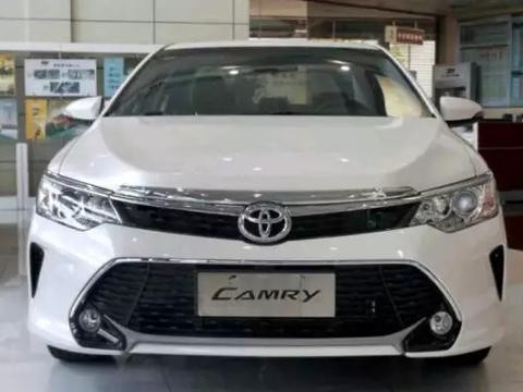 拼“颜值”的时代丰田凯美瑞，销量领先油耗相当出色