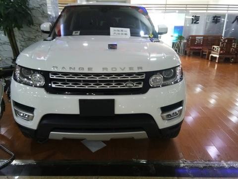 17款路虎揽胜运动 气度不凡的外表中透着一股霸气