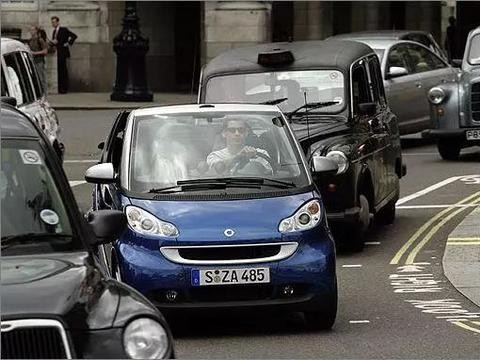 为何它在全球作为豪华品牌，为啥国内很多说它和知豆差不多？