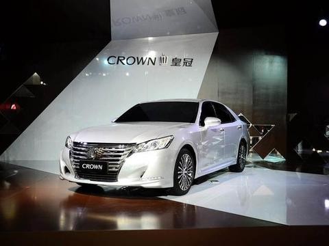 丰田新款皇冠上市，售价26.48-39.18万，更加年轻运动值得买吗？