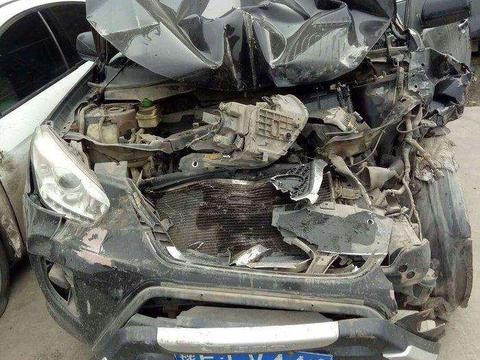 奇瑞瑞虎3严重追尾, 安全气囊却一个没爆, 厂家回复却让车主心寒