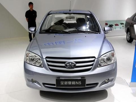 销量一跌再跌，一汽夏利面临倒闭？昔日“国民车”一去不返！