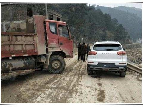 新手提全新哈弗H6没到家就遭渣土车怒撞,车主: 这质量是国产骄傲