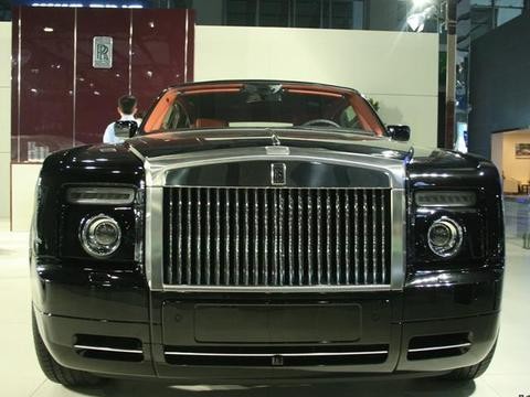 你们都知道劳斯莱斯幻影在汽车领域有什么技术优势吗？