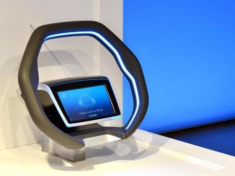 德国采埃孚公司的概念方向盘集成了手势控制