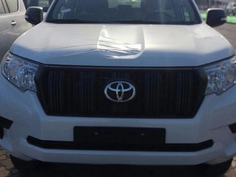 2018款丰田霸道2700中东版全时四驱新款图片解析