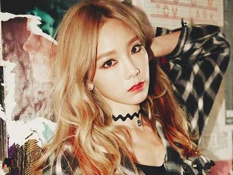 韩国“少女时代”成员金泰妍车祸，撞废这辆价值不菲的豪车！