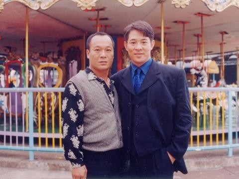 曾经的江湖大佬B哥，座驾很豪华，现在销声匿迹只为公益