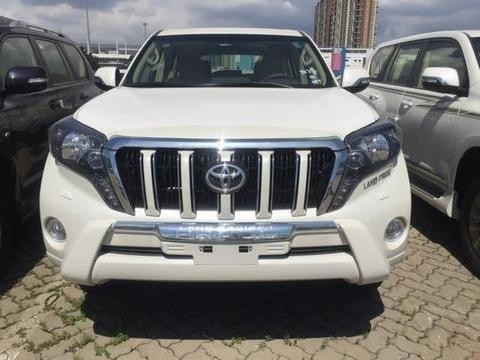 2017款丰田霸道2700售全国 分期首付百分之三十