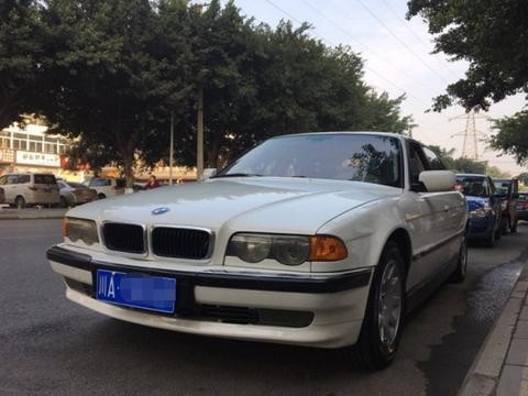 四川修车小伙花3.8万买辆2000款宝马728，车主：此车非常值得收藏