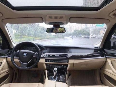 落地价70万，现在只需30万，车长5米，老百姓跑婚庆倍有面子